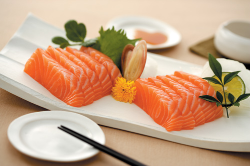 三文魚成全球首例上市轉基因動物 你還敢吃嗎