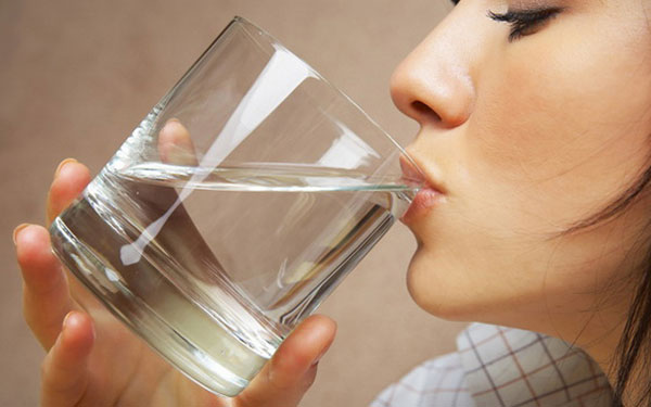 喝錯早上第一杯水 影響健康一輩子