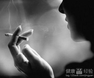 男人早晨吸煙很傷身