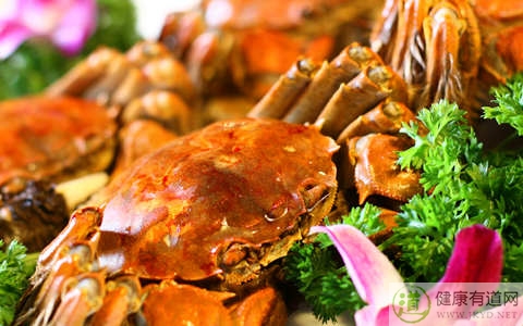 海螃蟹不能和什麼一起吃_海螃蟹和什麼相克