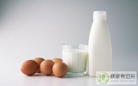 喝牛奶的禁忌有哪些_牛奶不能和哪些食物同吃