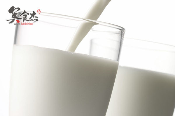 牛奶當水喝帶哪些健康危害LM.jpg